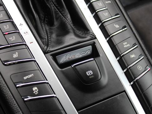 Used 2018 Porsche Macan Sport Edition AWD/4WD image 32