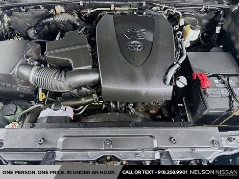 Used 2020 Toyota Tacoma SR5 AWD/4WD image 28