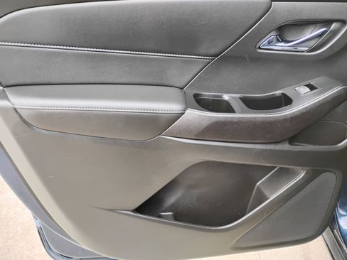 Used 2023 Chevrolet Traverse LT image 16