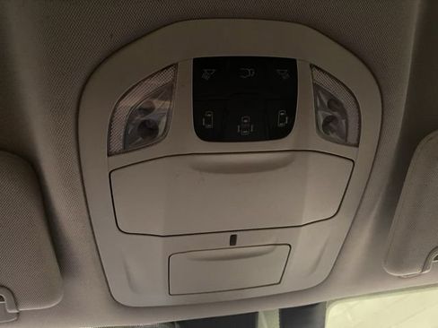 Used 2017 Chrysler Pacifica Touring-L FWD image 33