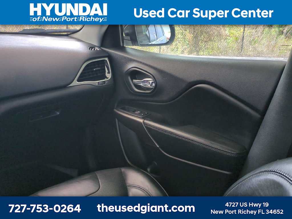 Used 2019 Jeep Cherokee Limited FWD image 19