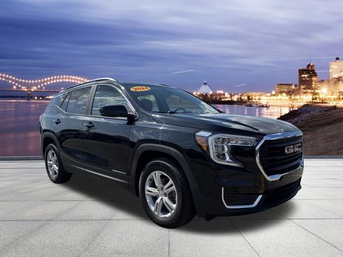 Used 2024 GMC Terrain SLE w/ Driver Convenience Package FWD image 4