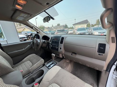 Used 2012 Nissan Frontier SV AWD/4WD image 16