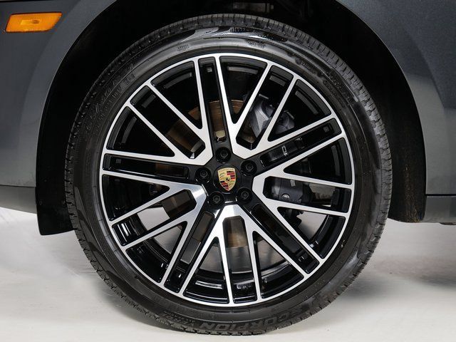 Certified 2026 Porsche Macan AWD/4WD image 35