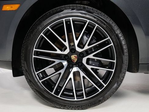 Certified 2026 Porsche Macan AWD/4WD image 35