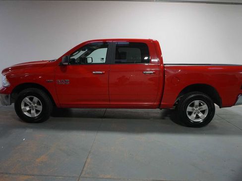 Used 2018 RAM 1500 Classic SLT w/ Luxury Group image 2