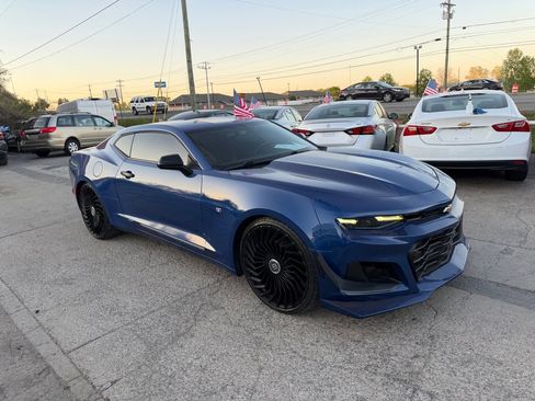 Used 2019 Chevrolet Camaro LT image 3