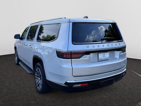 Used 2024 Jeep Wagoneer L Series II w/ Flexible Seating Group RWD image 3