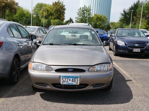 Used 2001 Ford Escort Sedan FWD image 2