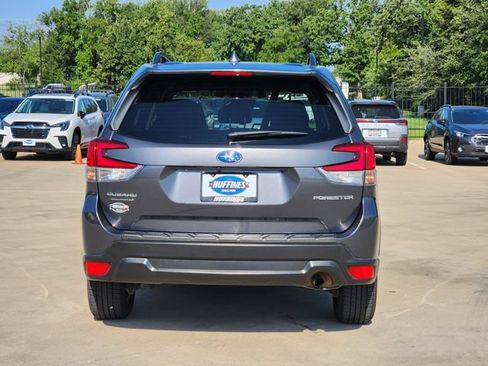 Used 2020 Subaru Forester Premium AWD/4WD image 6