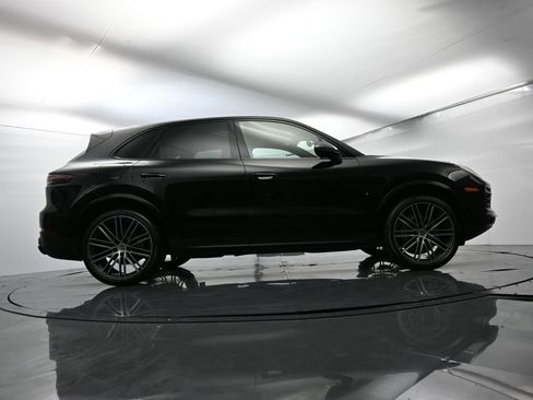 Used 2022 Porsche Cayenne Platinum Edition image 54