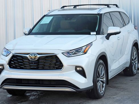 Used 2025 Toyota Highlander Limited image 52