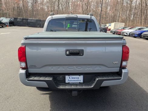 Used 2018 Toyota Tacoma TRD Sport AWD/4WD image 6