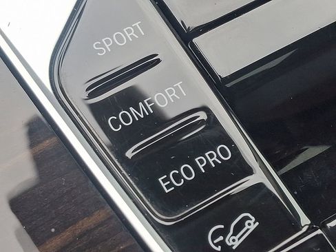 Certified 2024 BMW X7 xDrive40i image 25