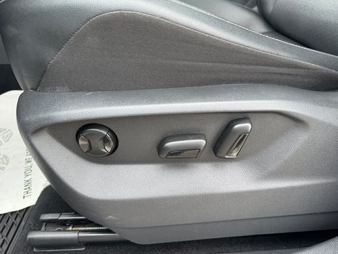 Used 2018 Volkswagen Tiguan SEL AWD/4WD image 12