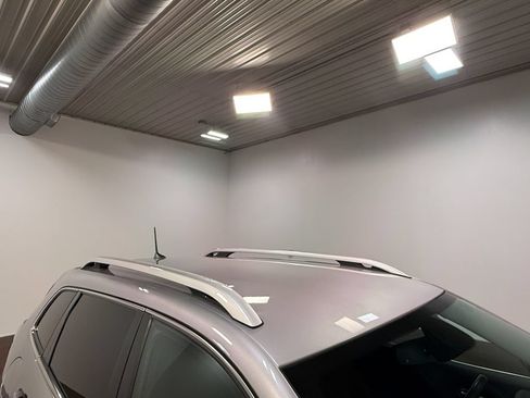 Used 2019 Jeep Cherokee Latitude w/ Comfort & Convenience Group AWD/4WD image 45