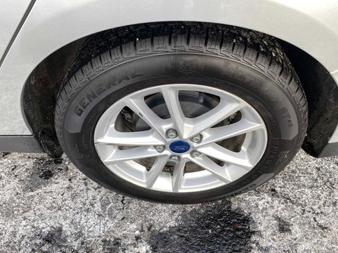 Used 2017 Ford Focus SE image 36