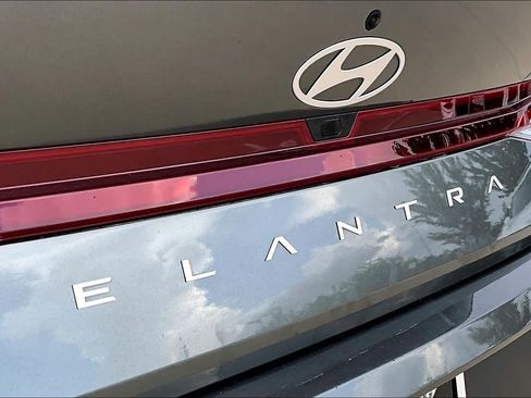 Used 2025 Hyundai Elantra Sport FWD image 29