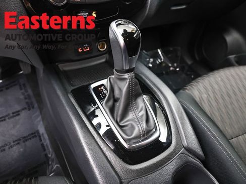 Used 2020 Nissan Rogue SV AWD/4WD image 13