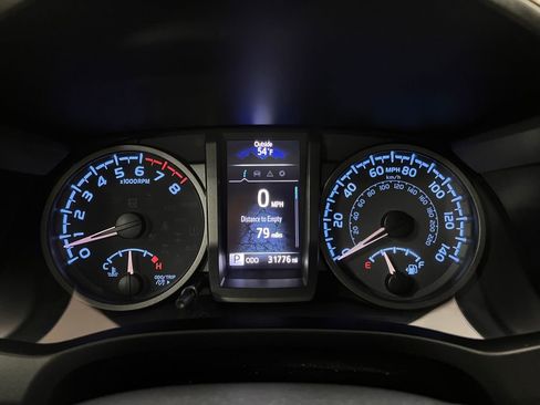 Used 2022 Toyota Tacoma TRD Off-Road w/ Technology Package image 12