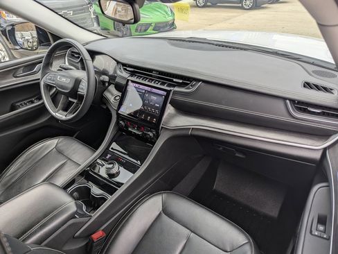 Used 2023 Jeep Grand Cherokee Limited image 25