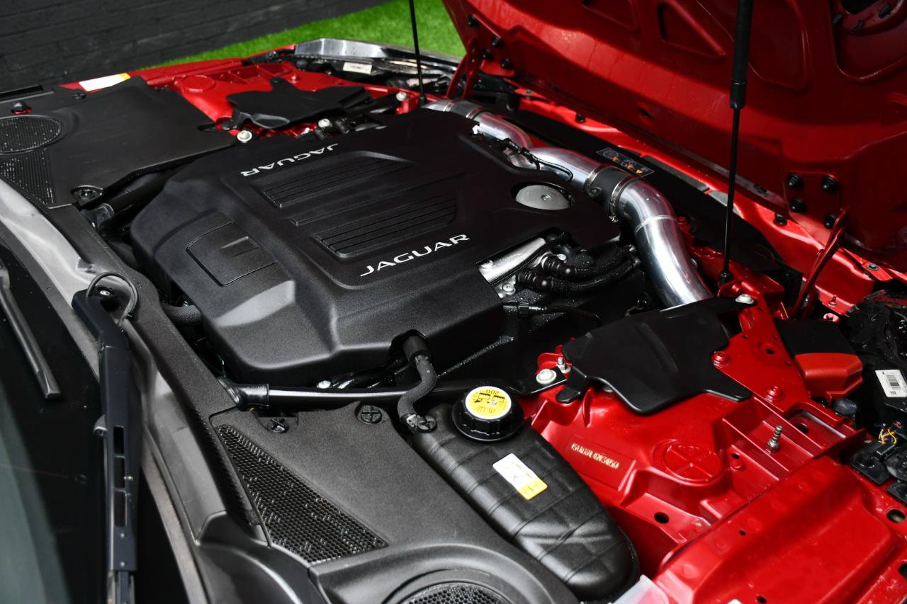 Used 2016 Jaguar F-TYPE R AWD/4WD image 14