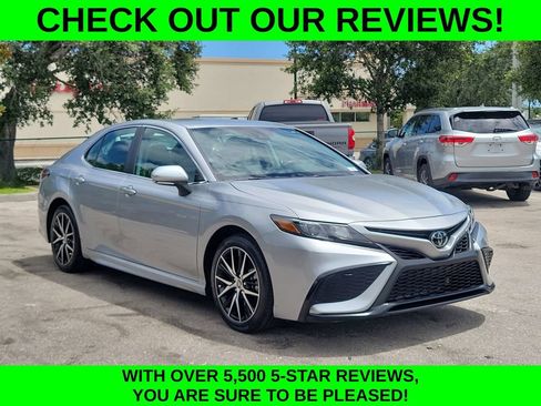 Used 2024 Toyota Camry SE w/ Convenience Package FWD image 3
