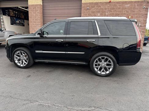 Used 2018 Cadillac Escalade Platinum AWD/4WD image 29