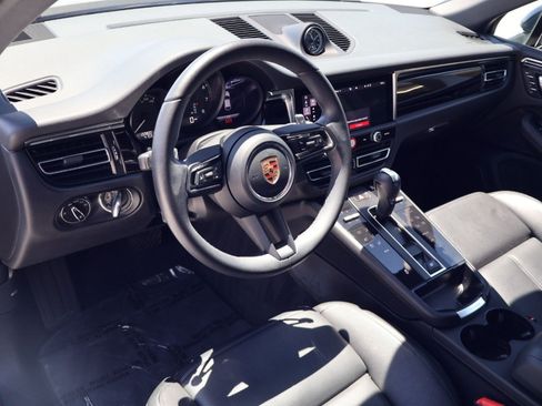 Certified 2024 Porsche Macan AWD/4WD image 4