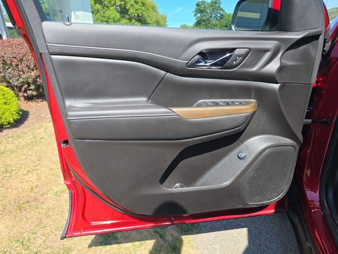 Used 2023 GMC Acadia SLE w/ Driver Convenience Package image 18