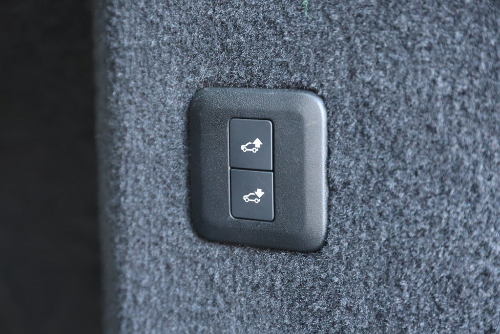 Used 2019 Land Rover Range Rover Sport SE AWD/4WD image 8