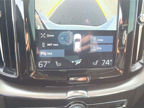 Used 2018 Volvo XC60 T6 Momentum w/ Advanced Package image 22