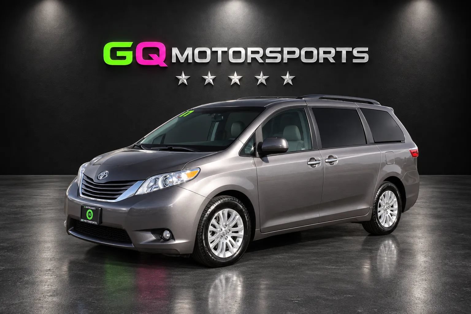Used 2017 Toyota Sienna XLE w/ XLE Navigation Package FWD image 3