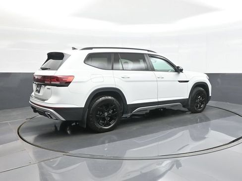 Used 2024 Volkswagen Atlas Peak Edition SE AWD/4WD image 7
