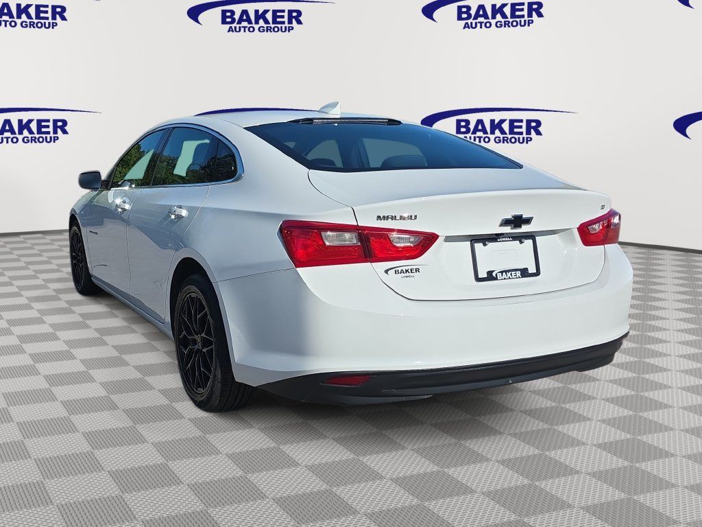 Used 2017 Chevrolet Malibu LT FWD image 7