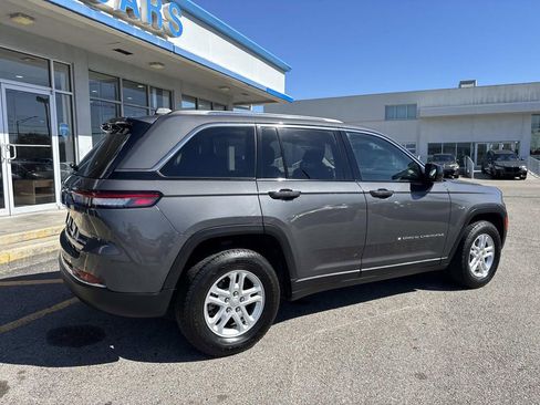 Used 2024 Jeep Grand Cherokee Laredo image 8