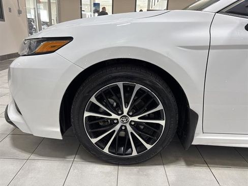 Used 2020 Toyota Camry SE image 7
