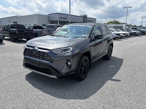Used 2021 Toyota RAV4 XSE AWD/4WD image 18