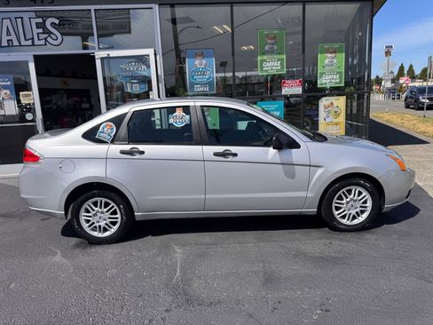 Used 2011 Ford Focus SE w/ 201A Rapid Spec Order Code FWD image 5