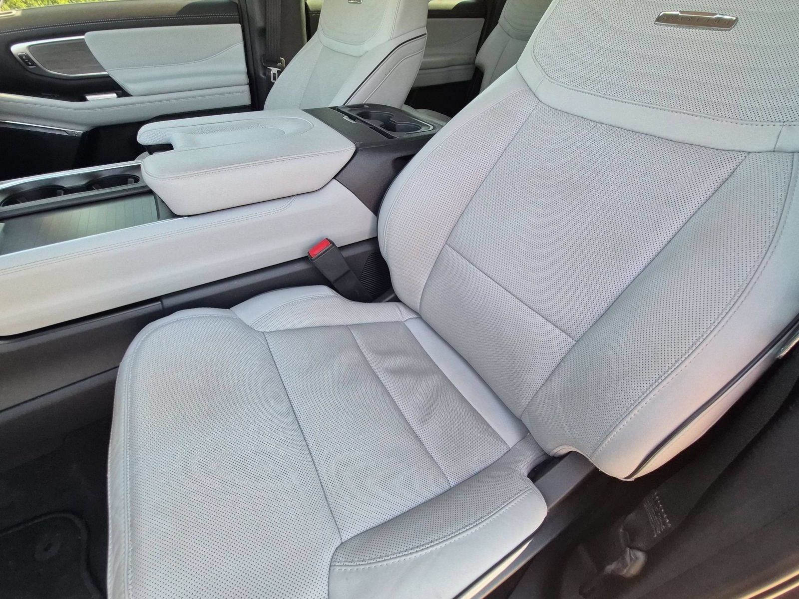 Used 2025 Ford Expedition Max Platinum w/ Platinum Ultimate Package AWD/4WD image 24