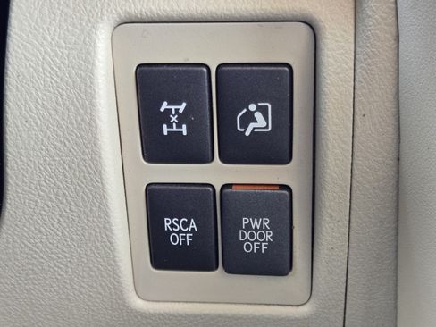 Used 2014 Lexus LX 570 4WD w/ Luxury Package image 18