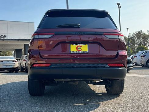 Used 2023 Jeep Grand Cherokee Altitude image 10