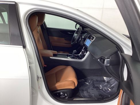 Used 2020 Jaguar XE R-Dynamic S image 10