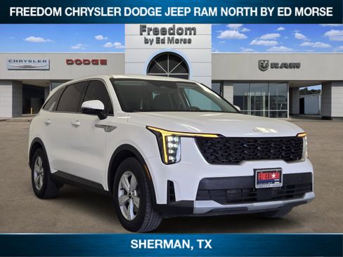 Used 2024 Kia Sorento LX image 2