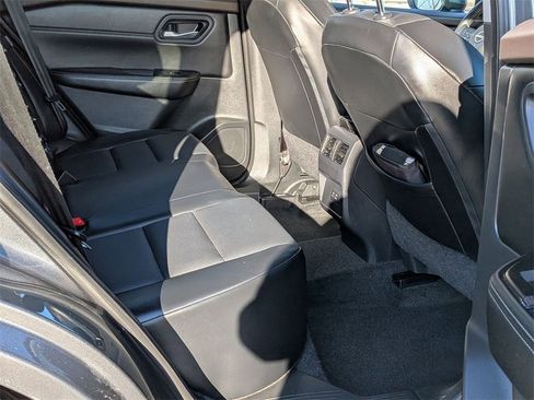 Used 2023 Nissan Rogue SV w/ SV Premium Package image 20