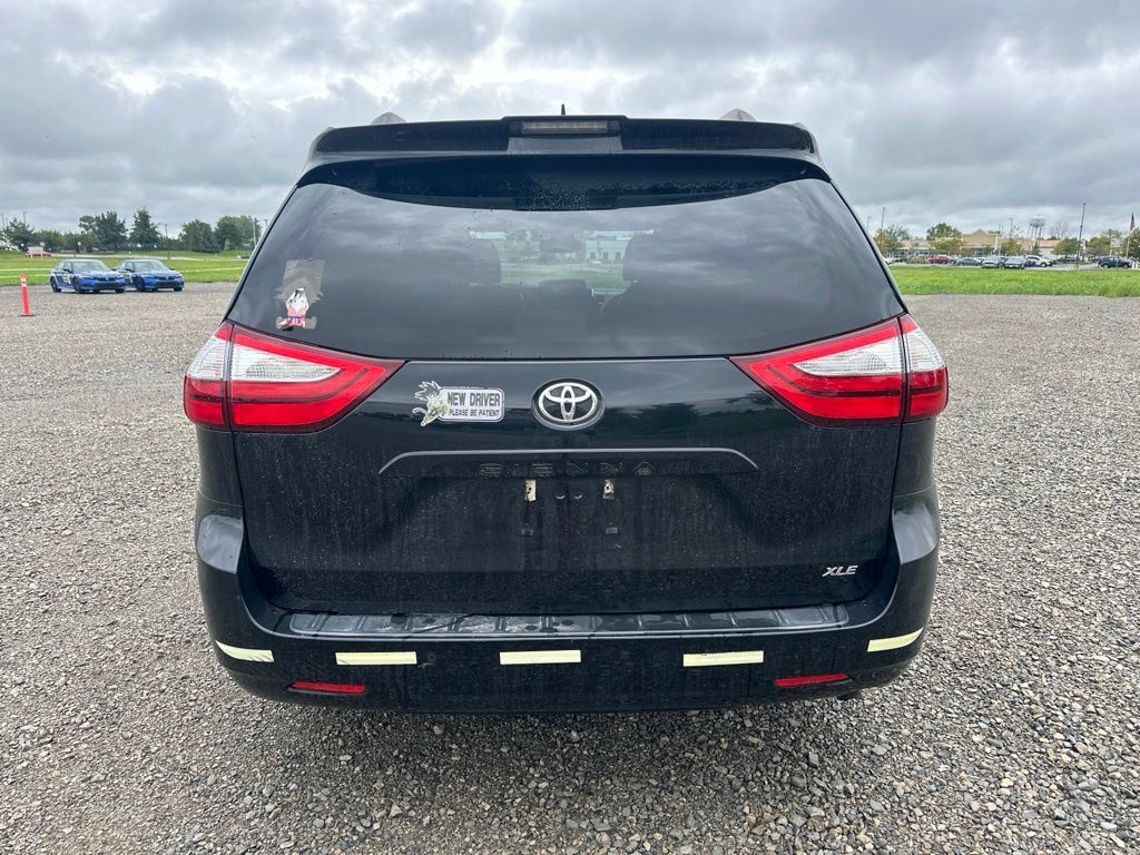 Used 2019 Toyota Sienna XLE w/ XLE Navigation Package FWD image 8