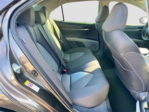 Used 2018 Toyota Camry LE image 24