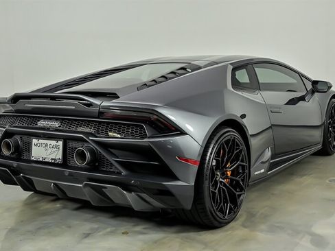 Used 2020 Lamborghini Huracan EVO RWD image 10