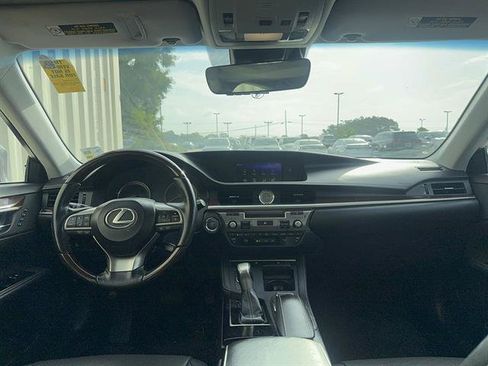 Used 2017 Lexus ES 350 FWD image 3
