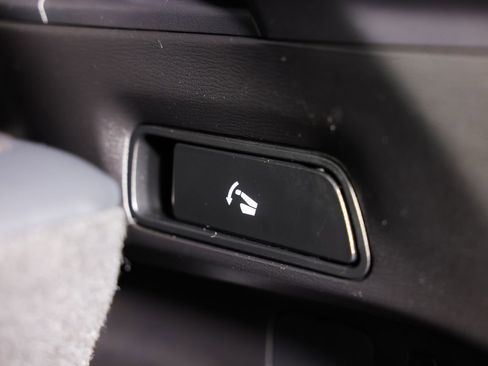 Used 2022 Mitsubishi Outlander SE image 16